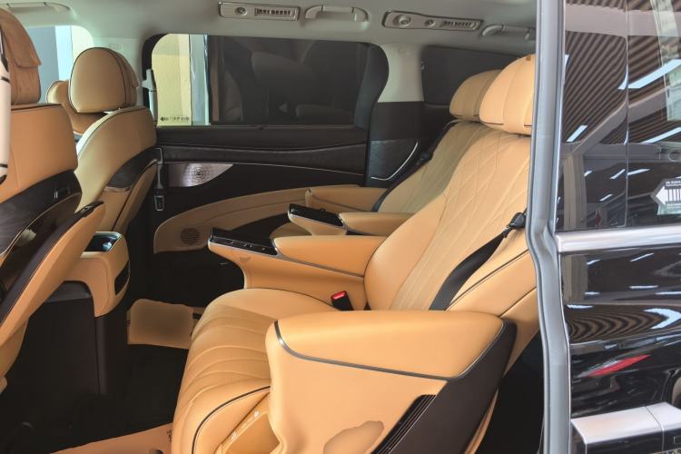 Used Denza D9 2024 DM-i 970 Luxury Model