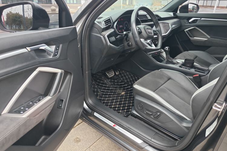 Used Audi Q3 2021 40 TFSI Fashion Dynamic Model
