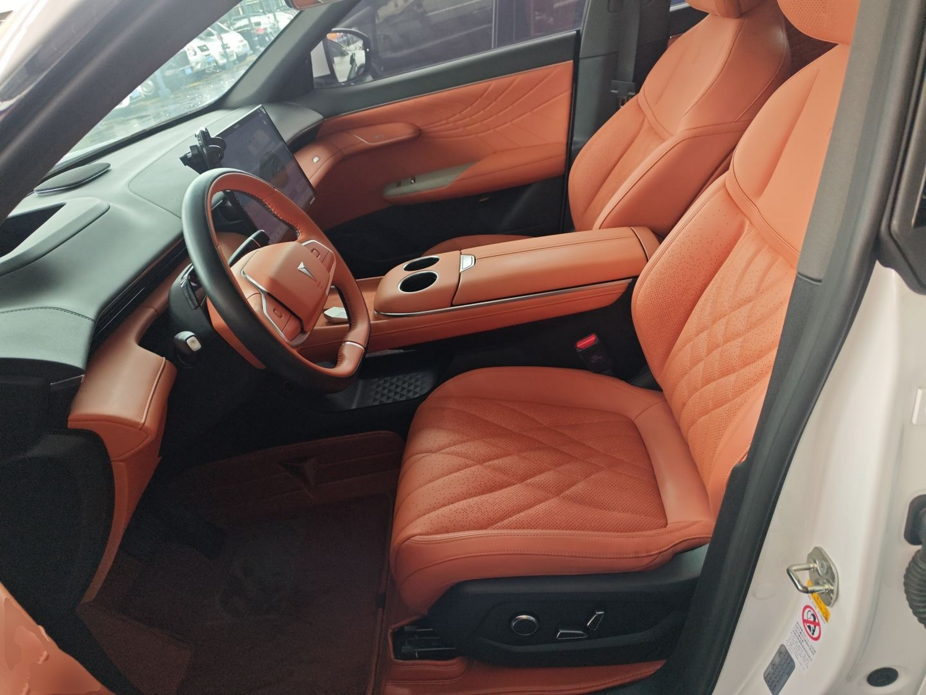 Переднее сиденье в автомобиле