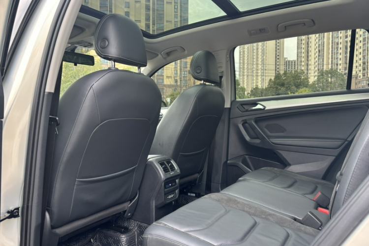 Used Volkswagen Tiguan L 2020 330TSI Automatic Two-Wheel Drive Panoramic Comfort Edition China VI Standard