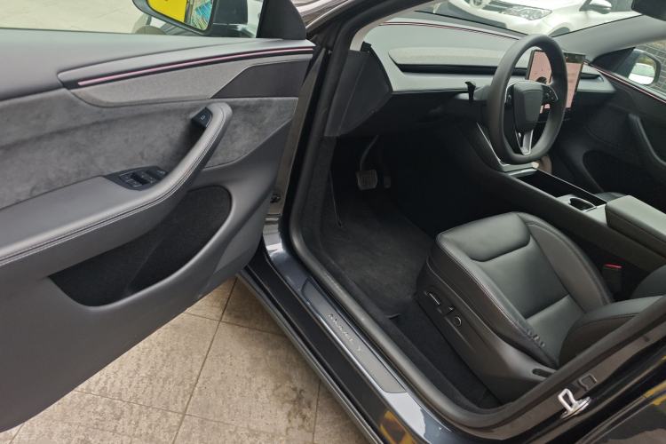 Used Tesla Model Y 2025 Long-Range All-Wheel-Drive Version