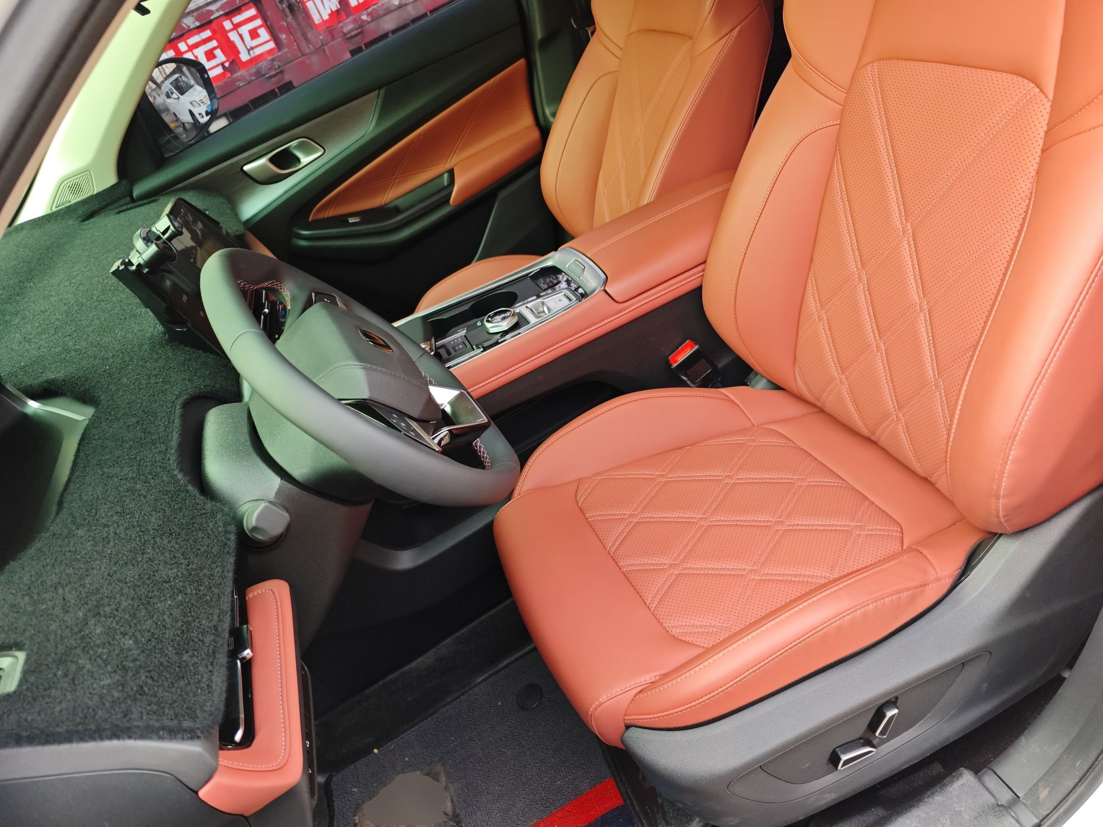 المقاعد الأمامية داخل السيارة