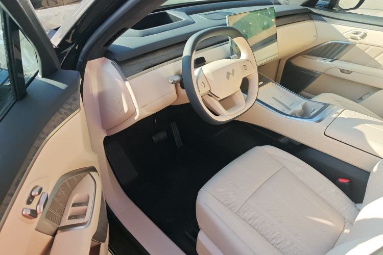 Used ONVO Luxeed L90 2025 Model—Ultra Six-Seater Version
