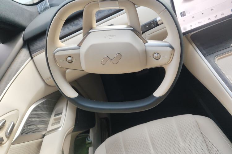 Used ONVO Luxeed L90 2025 Model—Max Six-Seater Version
