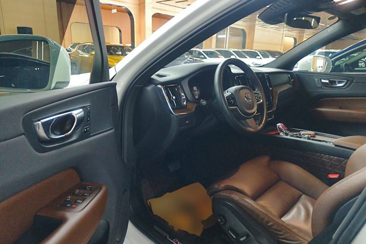 Used Volvo XC60 2023 B5 4x4 Smart Luxury Edition