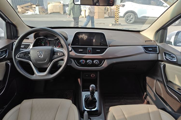 Used Baojun 310W 2017 1.5L Manual Fashion Model China V
