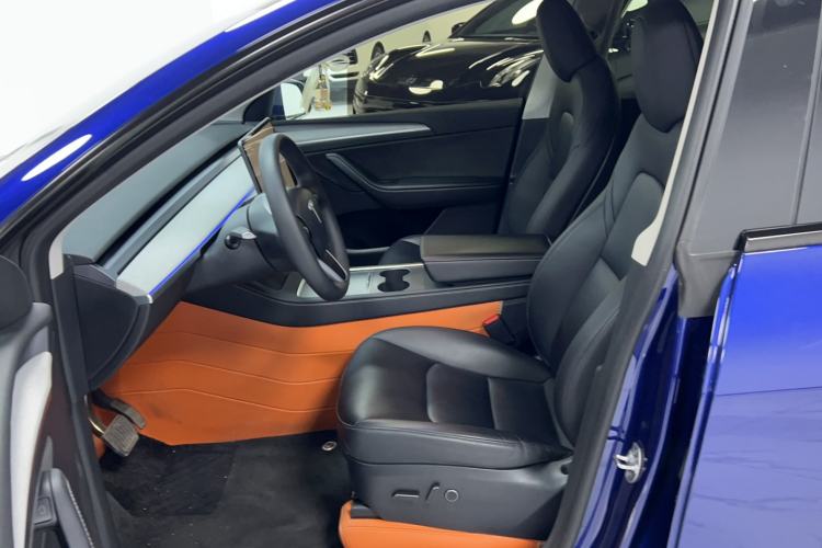 Used Tesla Model Y 2023 Long-Range All-Wheel-Drive Version
