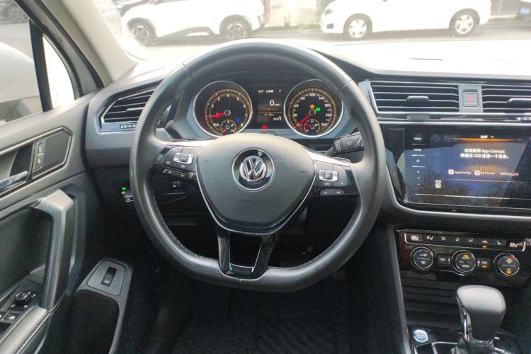 Used Volkswagen Tiguan L 2020 330TSI Automatic Two-Wheel Drive Smart Luxury Edition China VI Standard
