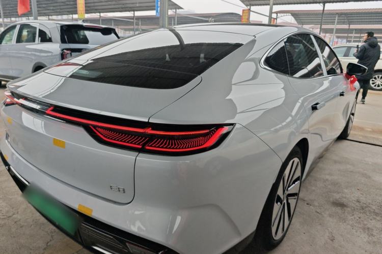 Used  E8 2024 550 km Range Rear-Drive MAX