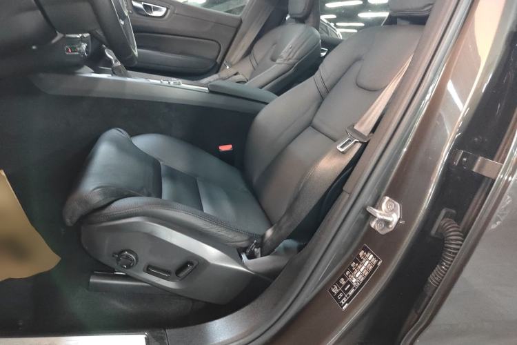 Used Volvo XC60 2021 T5 4x4 Smart Luxury Edition