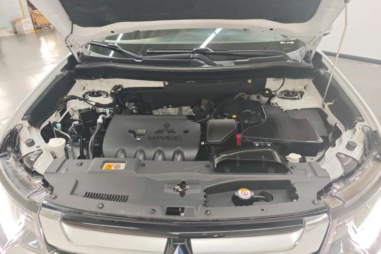 Used Mitsubishi Outlander 2018 2.0L Two-Wheel Drive Glory Edition 5 Seats