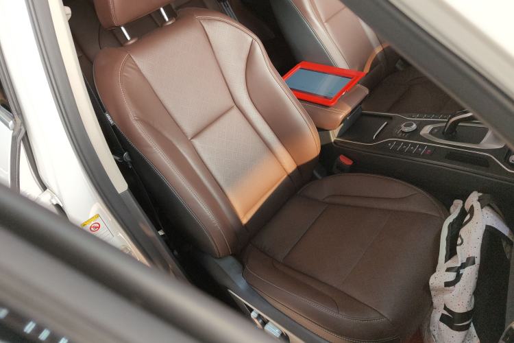 Used Wey VV6 2019 2.0T Two-Wheel-Drive Ultra-Luxury Version China VI Standard
