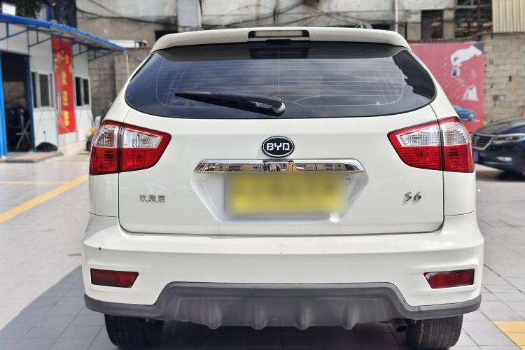 Used BYD S6 2014 2.0L Manual Luxury 5-Seater
