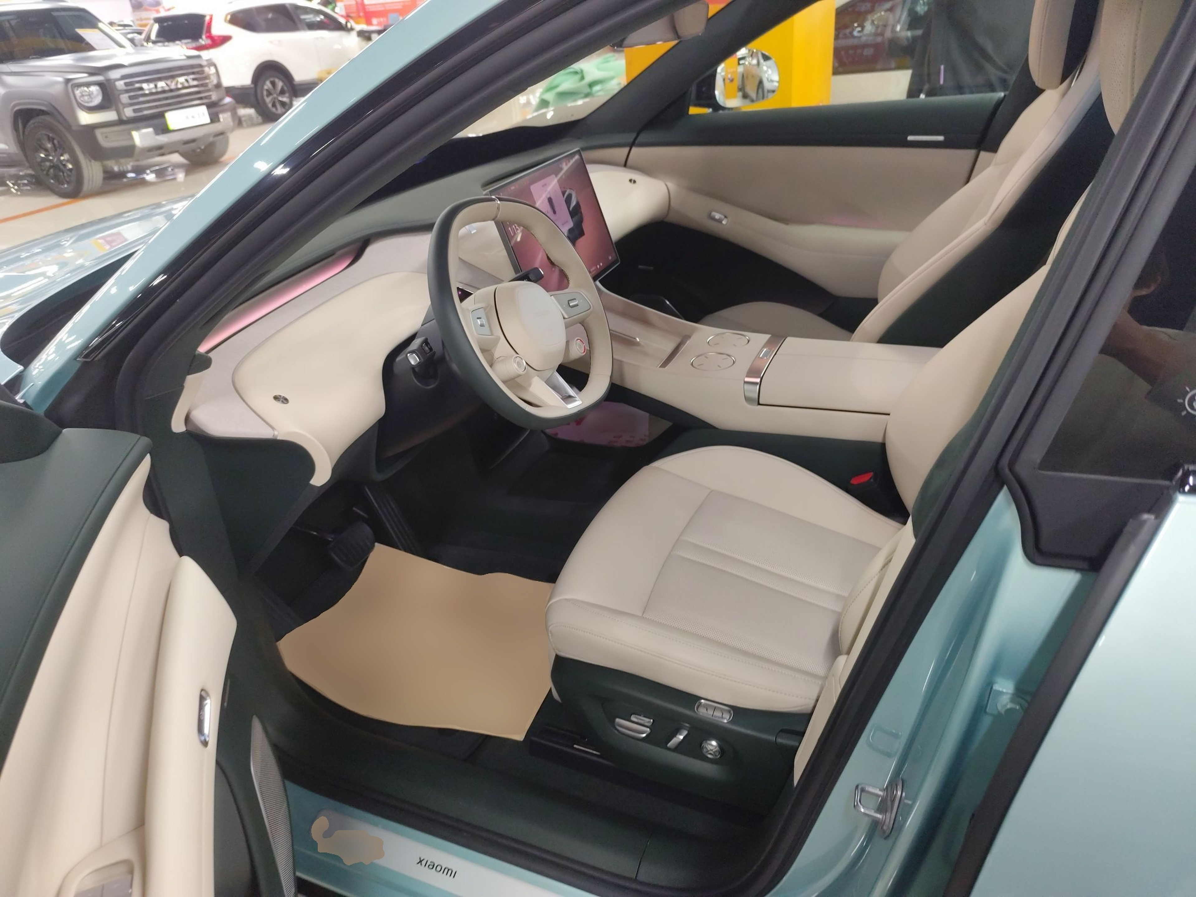 المقاعد الأمامية داخل السيارة