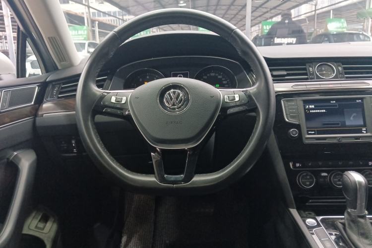 Used Volkswagen Magotan 2017 330TSI DSG Luxury Model
