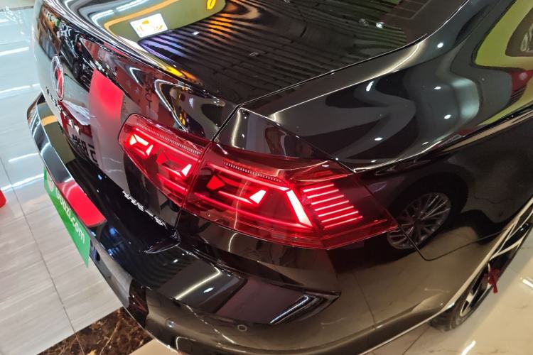 Used Volkswagen Magotan 2024 2 Million Units Zhongxiang Version 330TSI DSG Luxury Edition
