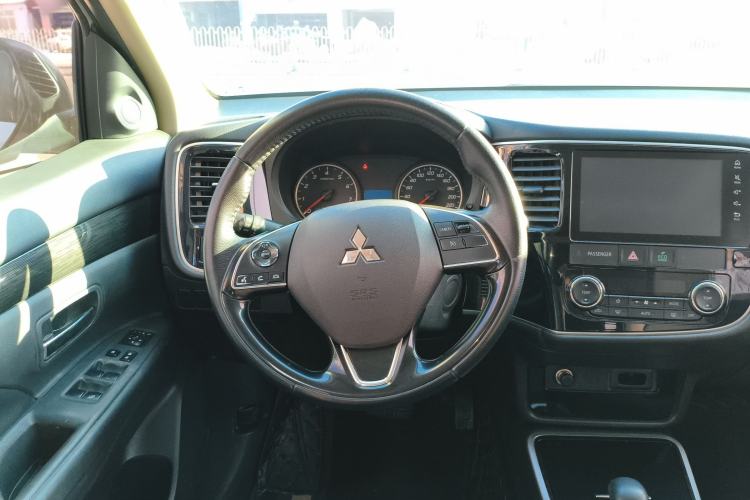 Used Mitsubishi Outlander 2018 2.0L Two-Wheel Drive Glory Edition 5 Seats