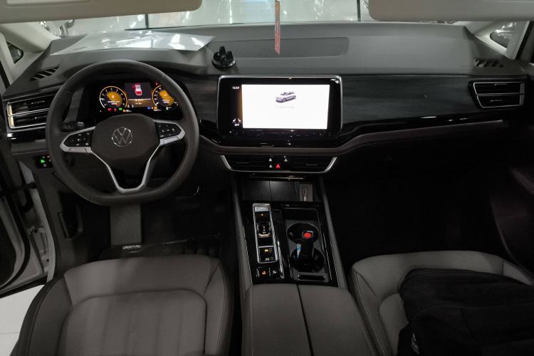 Used Volkswagen Viloran 2024 330TSI Luxury Edition
