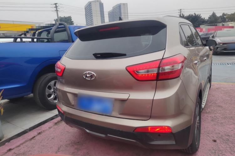 Used Hyundai ix25 2015 1.6L Automatic Two-Wheel-Drive Deluxe DLX Model
