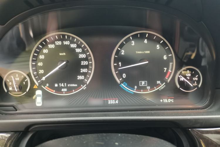 Used BMW 5 Series 2014 535Li Leading Model
