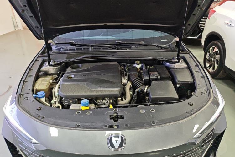 Used Changan UNI-V 2022 1.5T Prestige Version
