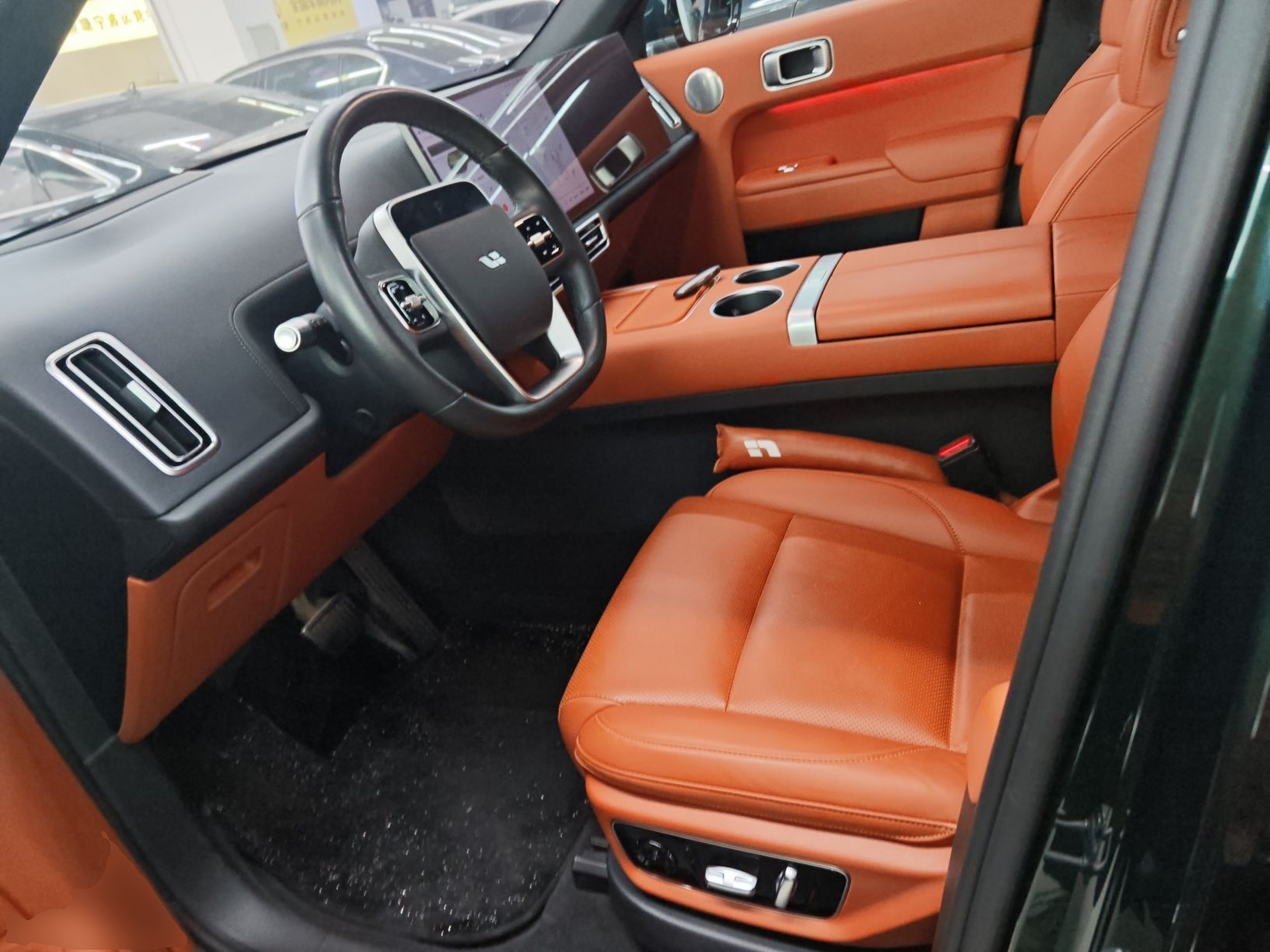 Переднее сиденье в автомобиле