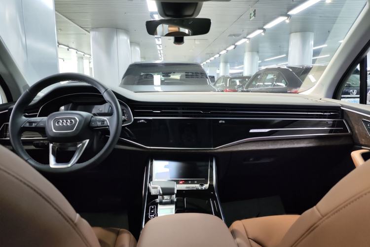 Used Audi Q7 2024 55 TFSI quattro S line Sport model
