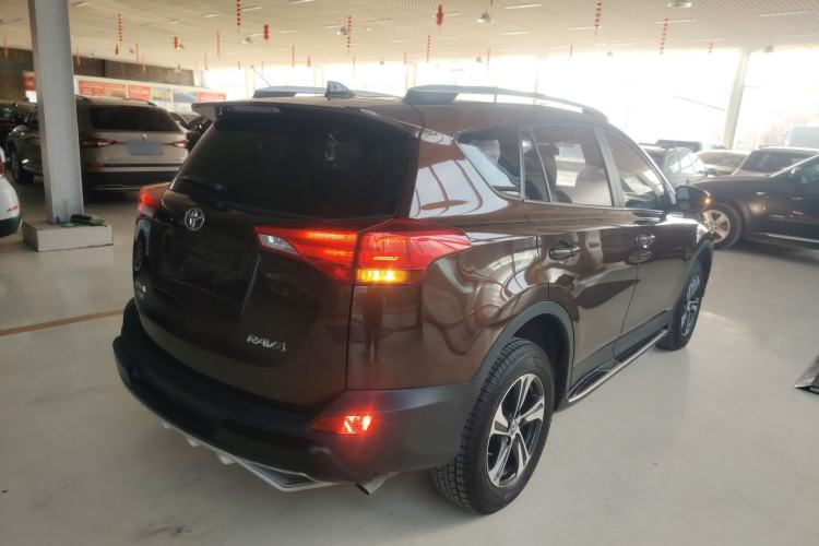 Used Toyota RAV4 2015 2.0L CVT Two-Wheel Drive Fashion Edition