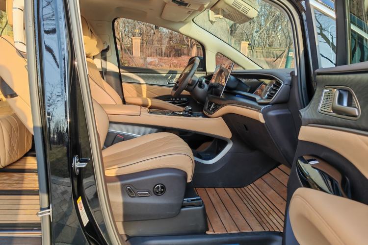 Used Denza D9 2024 DM-i 980 Four-Wheel Drive Prestige Model
