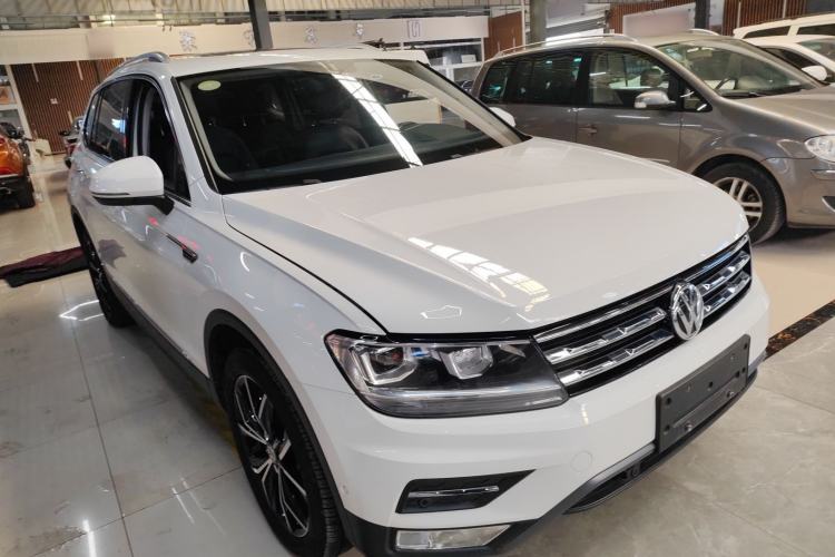 Used Volkswagen Tiguan L 2020 330TSI Automatic Two-Wheel Drive Smart Luxury Edition China VI Standard
