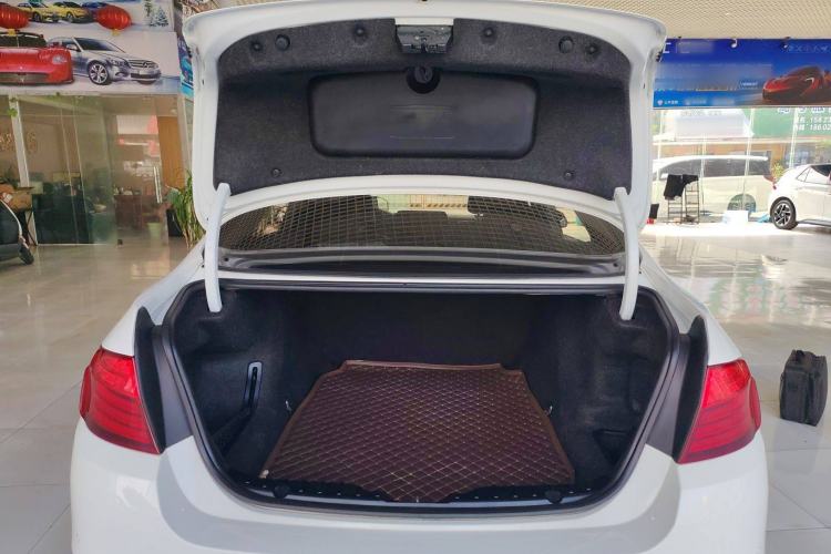 Used BMW 5 Series 2014 520Li Elegant Model
