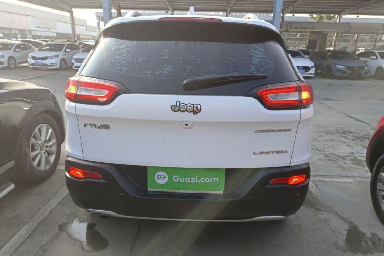 Used  Cherokee 2017 2.0L Superior Edition