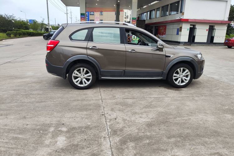 Used Chevrolet Captiva 2015 2.4L 4x4 Flagship Edition 7-Seater
