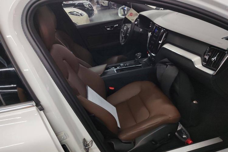 Used Volvo S60 2021 T4 Zhiyi Luxury Edition
