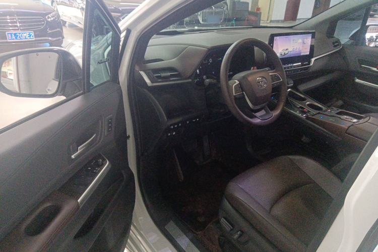 Used Toyota Granvia 2024 2.5L Hybrid Prestige PLUS Four-Wheel Drive Version
