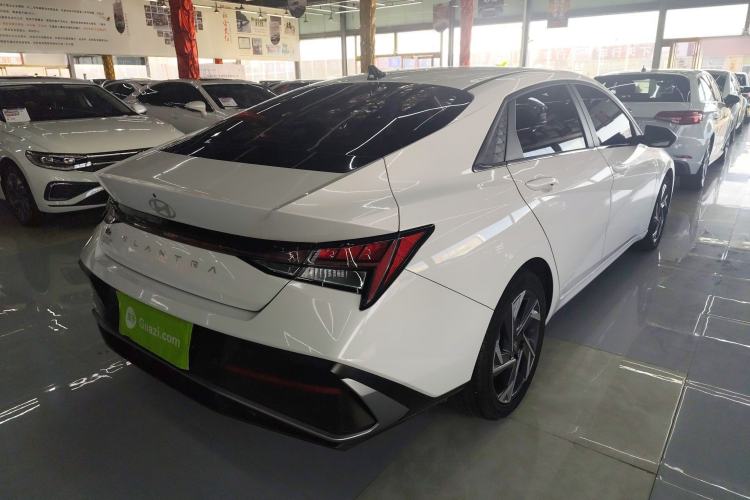 Used Hyundai Elantra 2023 1.5L CVT LUX Prestige Edition
