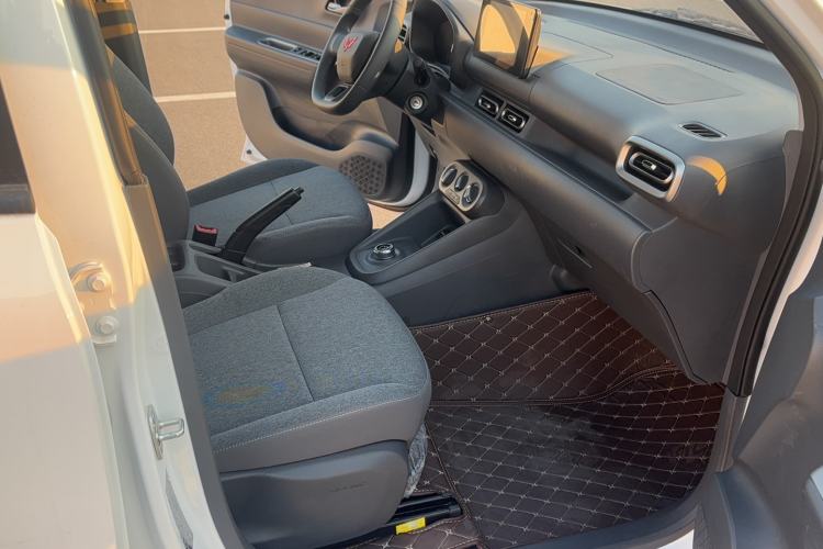 Used Wuling Hongguang New Energy 2025 Extended-Range Hybrid 50 km Utility Version
