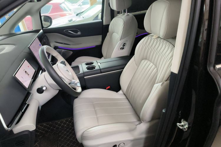 Used VOYAH Dream 2025 EV Four-Wheel Drive Flagship Kunpeng Edition
