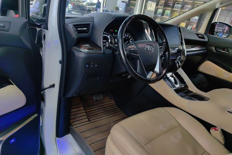 Used Toyota Alphard 2021 Dual-Engine 2.5L Luxury Edition
