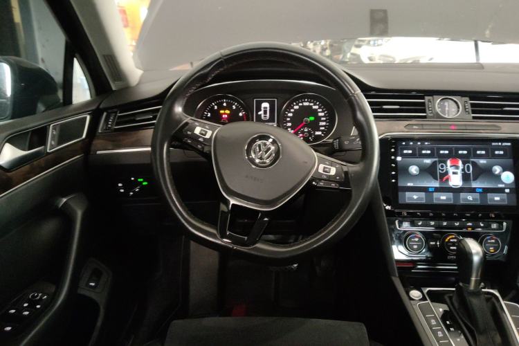 Used Volkswagen Magotan 2017 330TSI DSG Luxury Model
