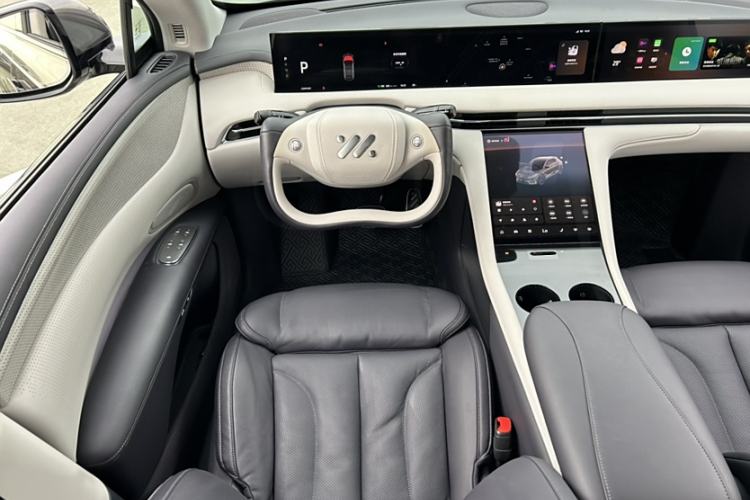 Used  LS7 2023 100kWh Lux All-Wheel-Drive Version
