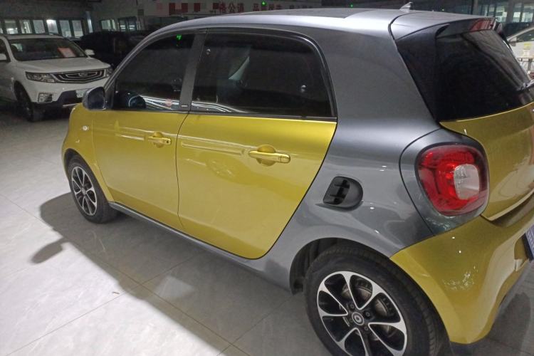 Used  forfour 2016 1.0L 52 kW Passion Edition
