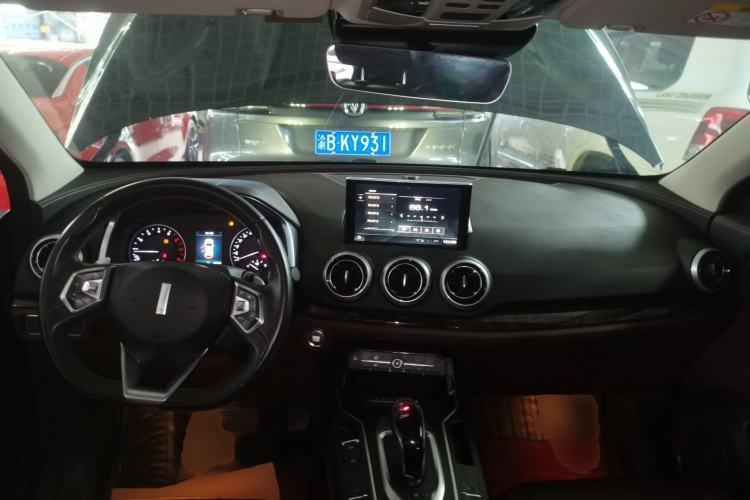 Used Wey VV5 2019 1.5T Two-Wheel Drive Color Pioneer
