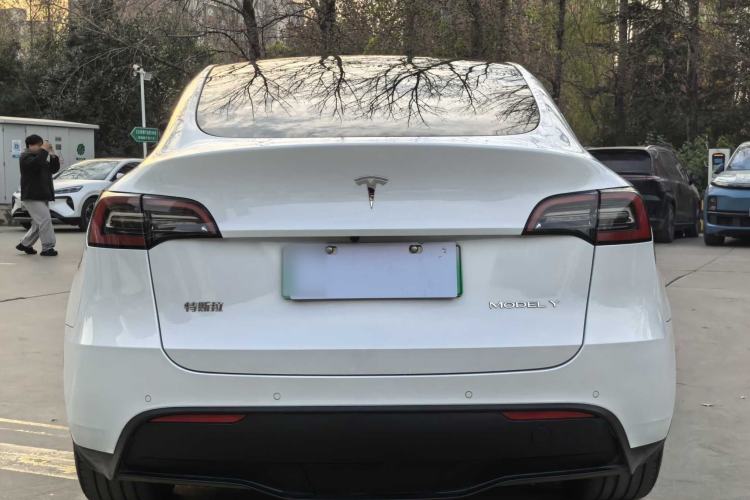 Used Tesla Model Y 2023 Rear-Wheel-Drive Version
