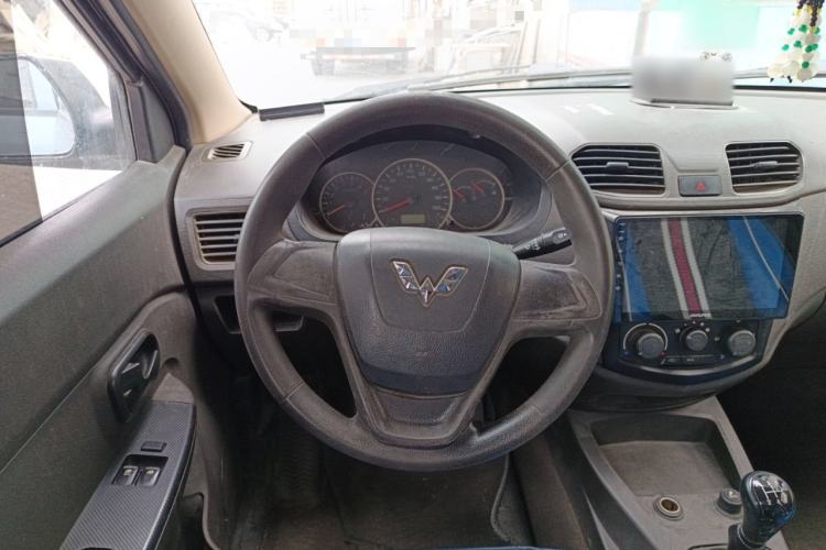 Used Wuling Hongguang 2013 1.5L Base Version
