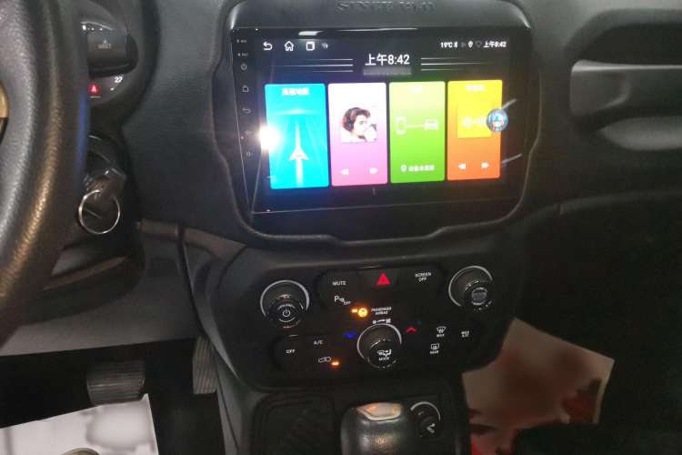 Used  Renegade 2018 Connected Large Screen Version 180T Automatic High-Energy Edition
