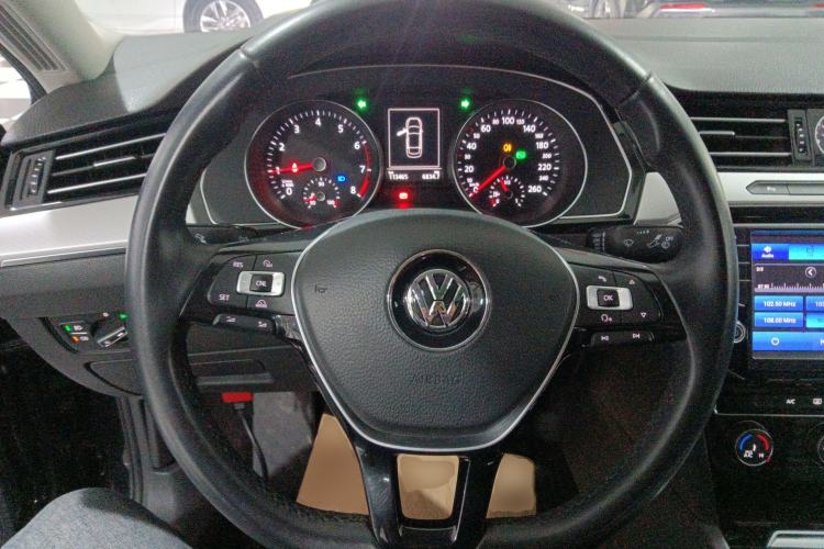 Used Volkswagen Magotan 2017 330TSI DSG Leading Model
