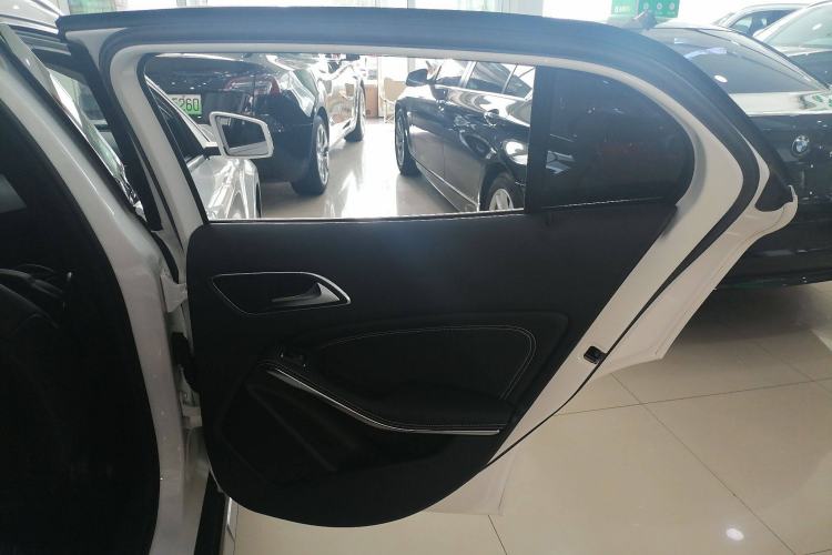 Used Mercedes-Benz GLA 2015 GLA 220 4MATIC Fashion Model