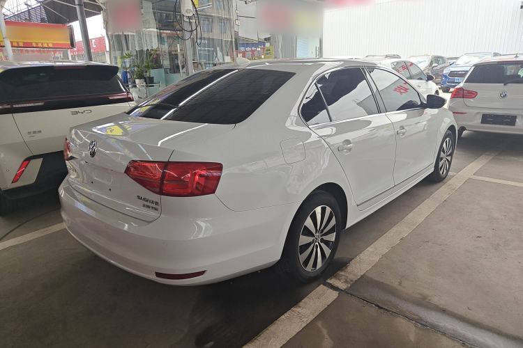 Used Volkswagen Sagitar 2017 230TSI Automatic Comfort Version
