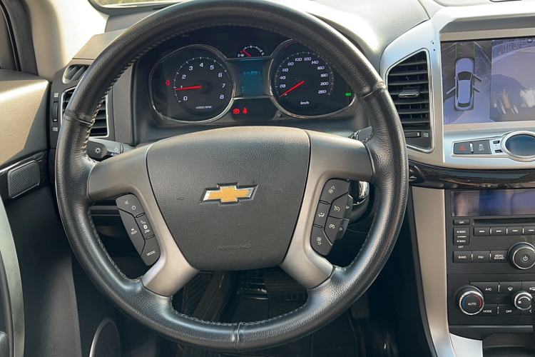 Used Chevrolet Captiva 2015 2.4L 4x4 Flagship Edition 7-Seater